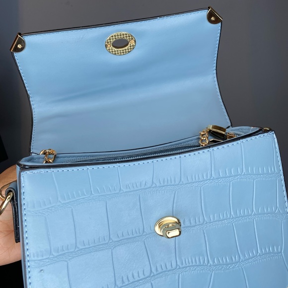 2-in-1 Blue Detachable Cross-Body Purse with Gold Chain/details | Red Interior - Picture 11 of 17